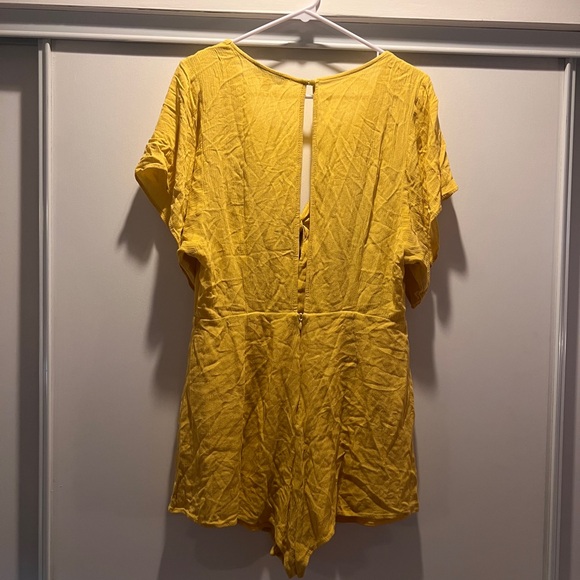 Louna Romper Yellow New Without Tags Cute Size Large Tie - Picture 8 of 8
